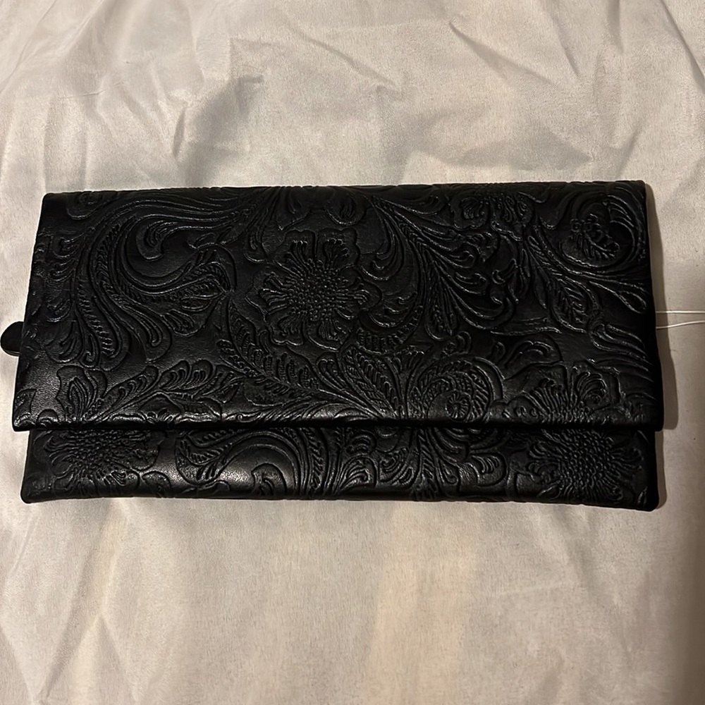 ili New York Bi-fold Wallet Black Tooled Leather